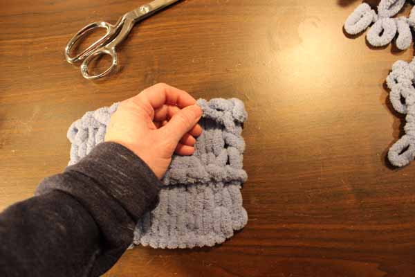 Easy Loop Yarn Scarf 14 Weave In