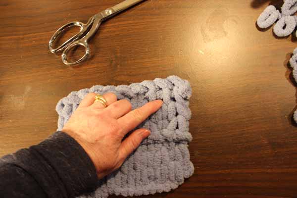 Easy Loop Yarn Scarf 15 Finished Weave In