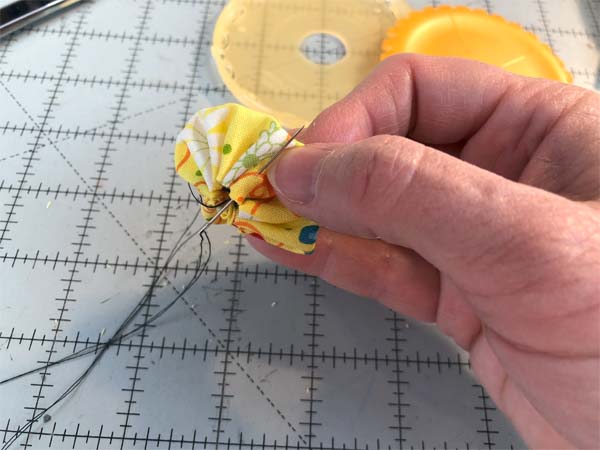 Fabric Yo Yo Bury Knot