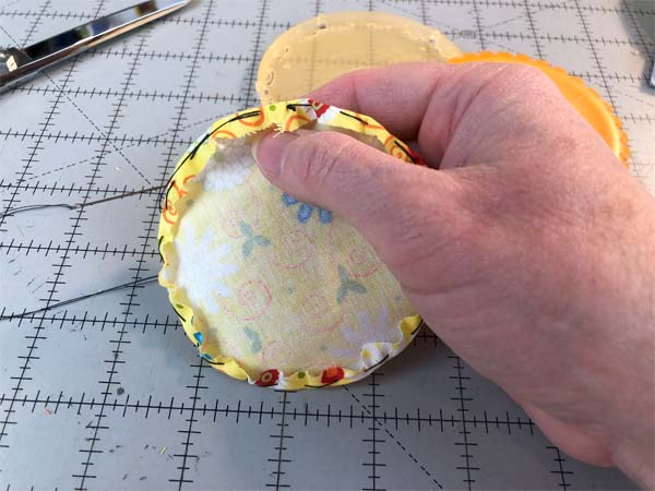 Fabric Yo Yo Hold Fabric