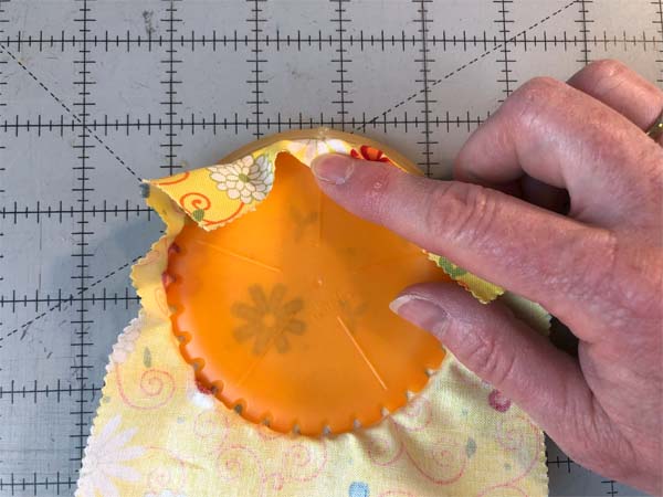 Fabric Yo Yo Show Disc Plate Lined up