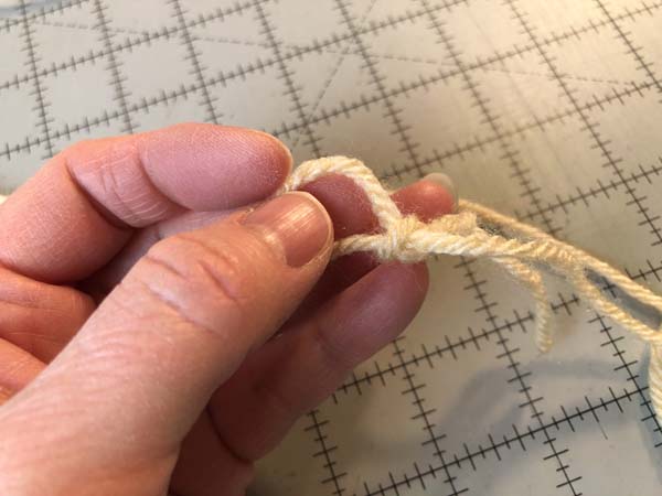 Finger Knitted Bracelet 1a Tighten Slip Knot