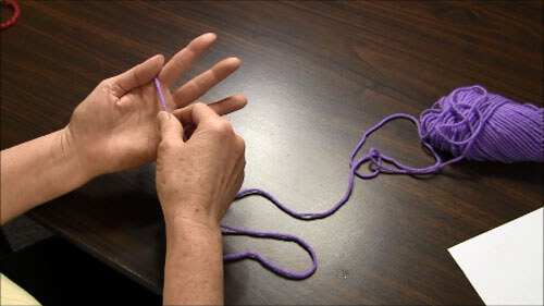 Finger Knitting Tutorial - Hold Yarn