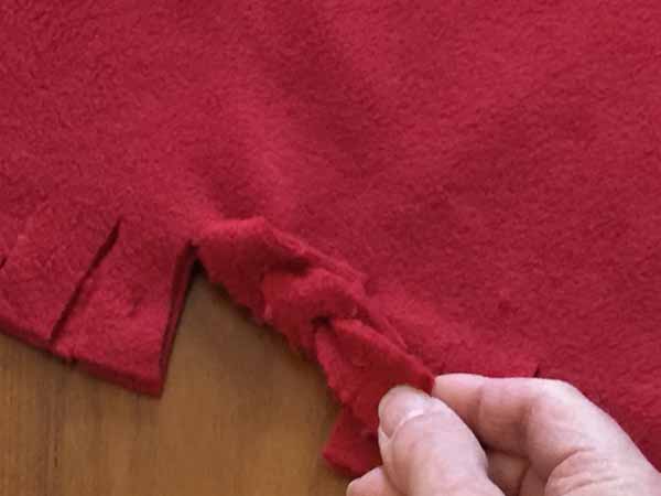 Fleece Heart Pillow Continue Braid