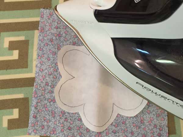 Flower Tote Bag Fuze to Fabric.JPG