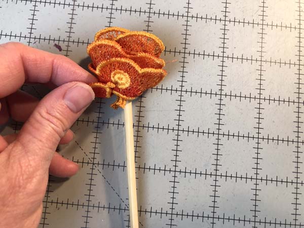 Freestanding Lace Flowers 7 Insert Buttonette into Eyelet