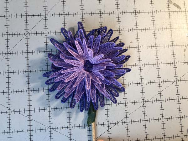 Freestanding Lace Flowers Chrysanthemum