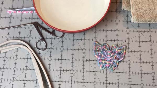 Freestanding Lace Tips Dry Face Down