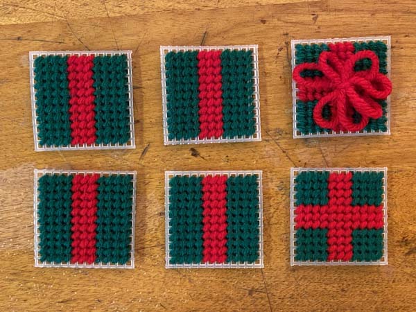 Gift Box Ornament 17