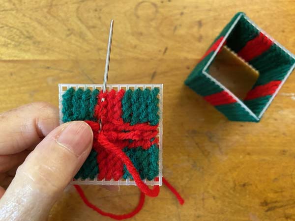 Gift Box Ornament 23