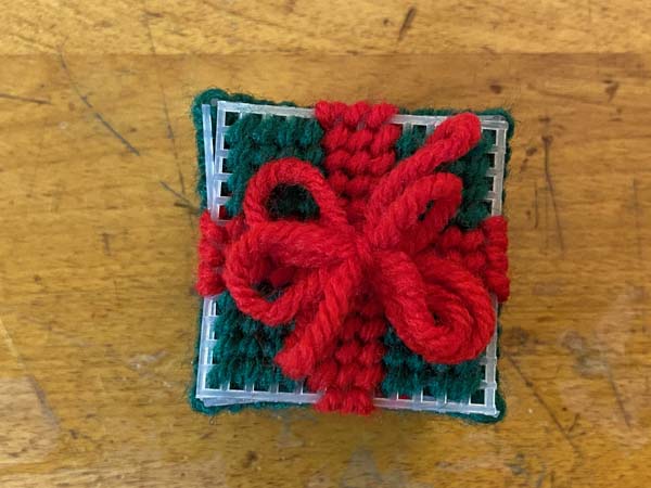 Gift Box Ornament 27