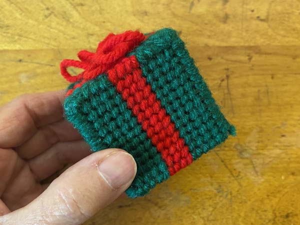 Gift Box Ornament 30