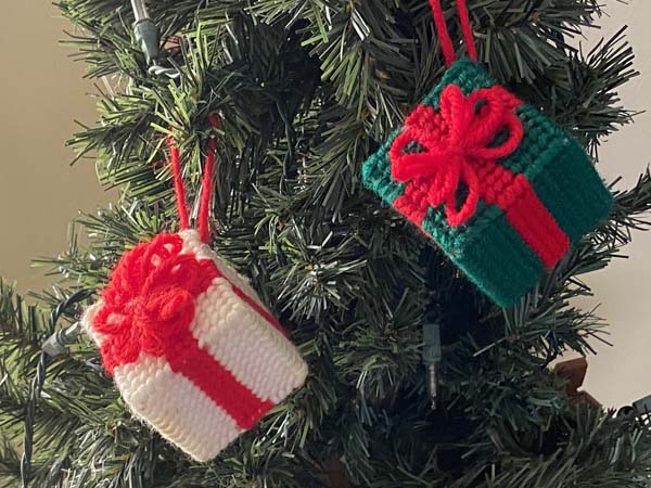 Gift Box Ornament 34