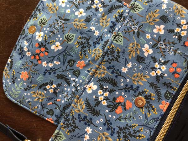 Ginger Handbag Showing Magnet Snaps