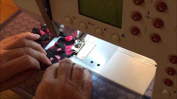 Hair Scrunchie Tutorial - Edge Stitch