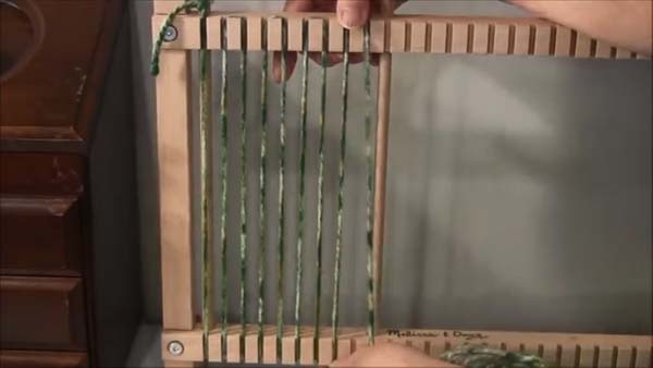 How to Weave with a loom Stringing the Loom