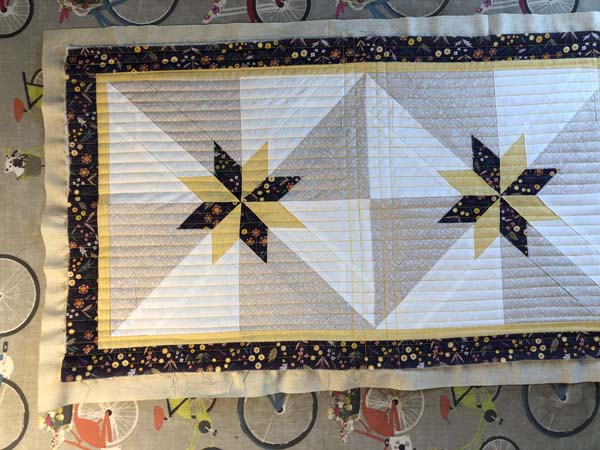 Hunters Star Table Runner 34 Quilting Closeup