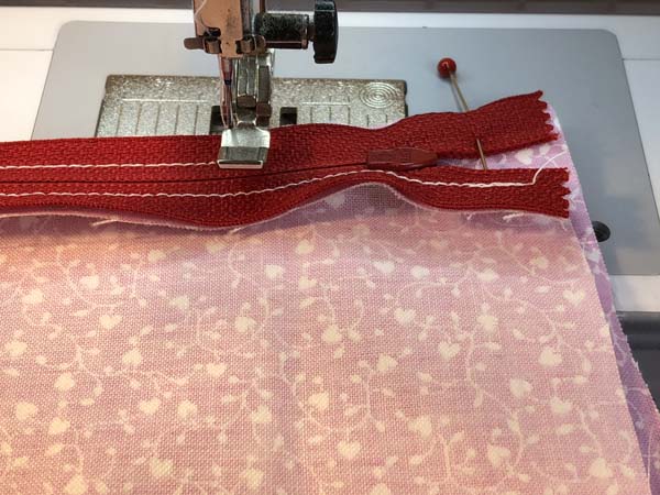 Install a Zipper 18 Turn fabric