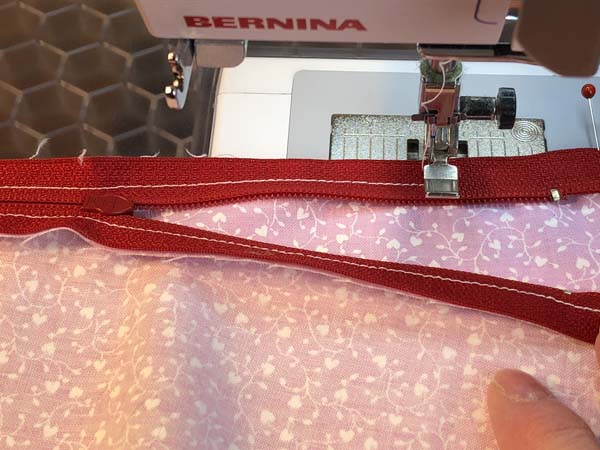 Install a Zipper 19 Open Zipper