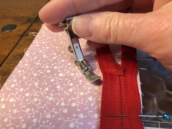 Install a Zipper 3 Zipper Foot