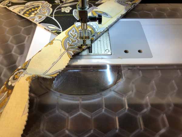 Jelly Roll Mug Rug Pivot To Corner