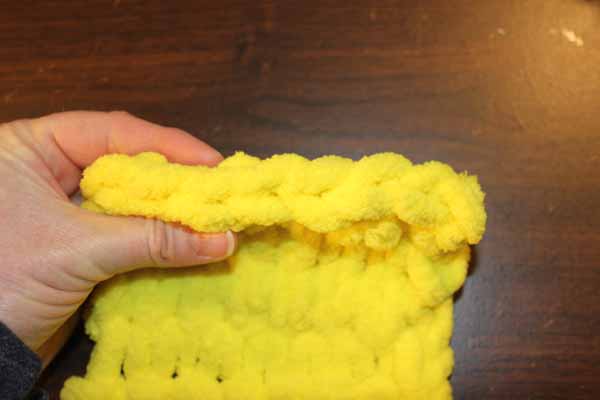 Kids Crayola Loop Yarn Scarf Finished Bind Off View 2