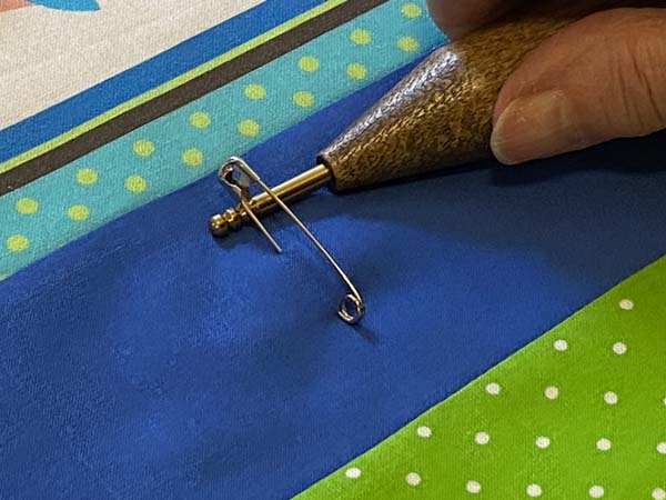 Kwik Klip Tool Under Closed Pin