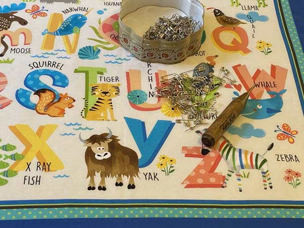 Kwik Klip Quilting Tool with Pins and Quilt