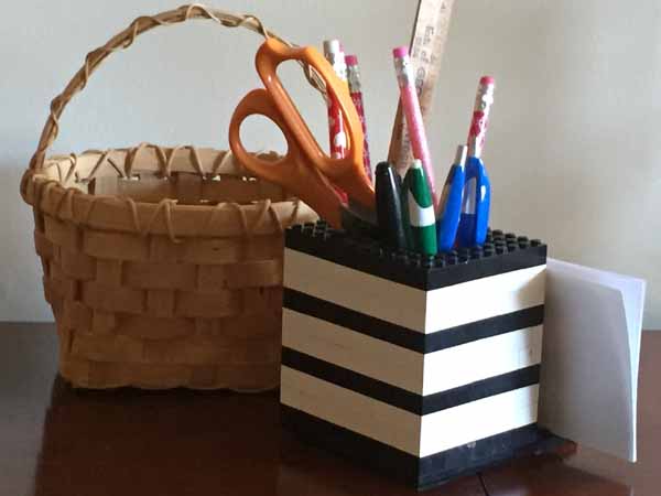 How to Make a Lego Pen and Pencil Holder with Memo Pad Holder