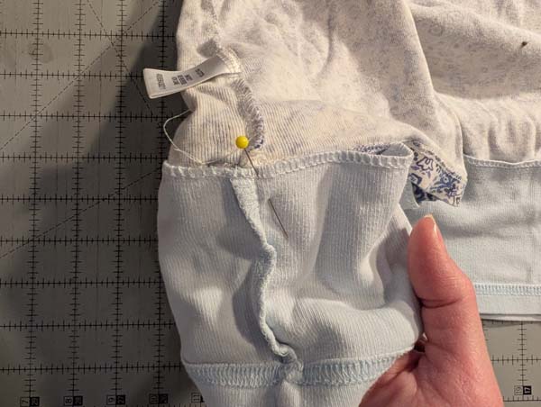 Lengthened Tshirt Method 1 8 Pinned matching up side seams