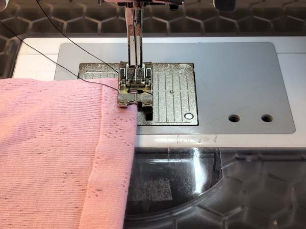 How to Sew A Lettuce Hem on a Sewing Machine (Lettuce Edging)