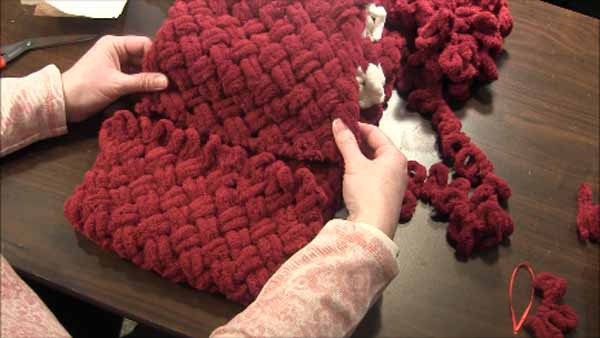 Loop Yarn Criss-Cross Scarf - Connect