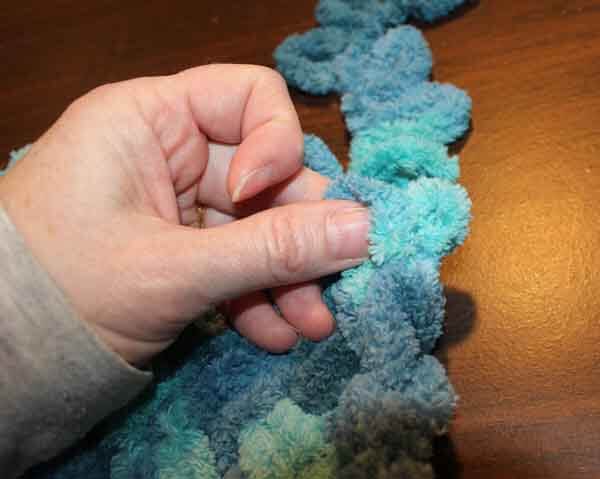 Loop Yarn Criss Cross Stitch Tutorial - Crossed two loops