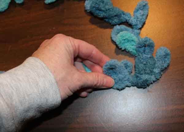 Loop Yarn Criss Cross Stitch Tutorial - continue with next loops