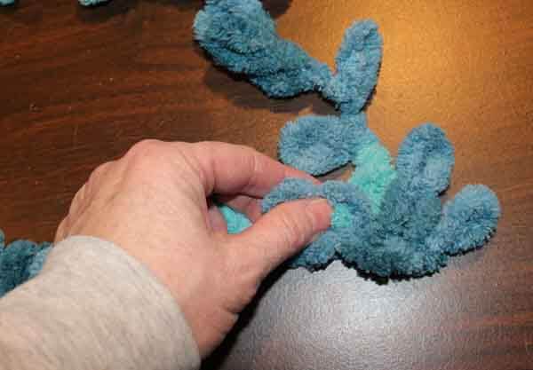 Loop Yarn Criss Cross Stitch Tutorial - Insert into right loop