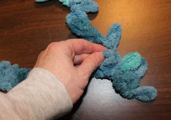 Loop Yarn Criss Cross Stitch Tutorial - Insert into left loop