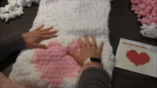 Loop Yarn Heart Pillow - White Rows