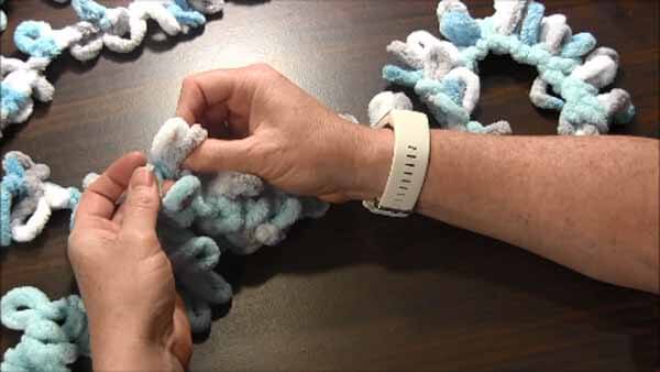 Loop Yarn Loopy Bath Rug Tutorial - Foundation Loop in Front