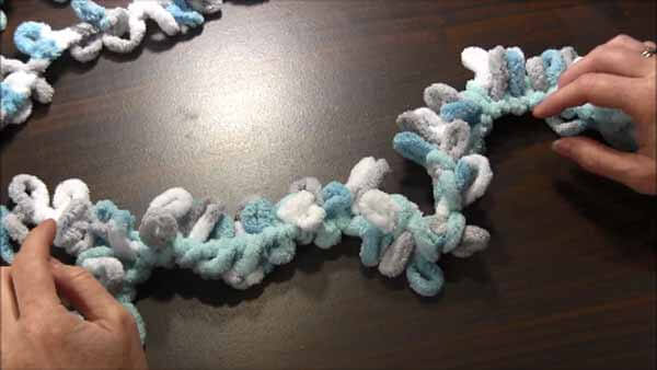 Loop Yarn Loopy Bath Rug Tutorial - Row one complete