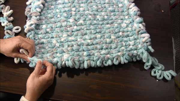 Loop Yarn Loopy Bath Rug Tutorial - Bind Off
