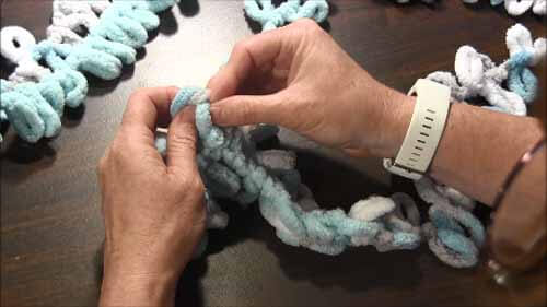 Loop Yarn Loopy Stitch Tutorial - Insert foundation view 3