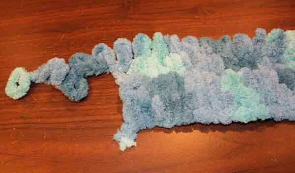 Loop Yarn Stocking Stitch Tutorial - Finished 4 Rows