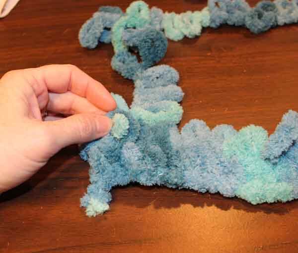 Loop Yarn Stocking Stitch Tutorial - Work Third Row