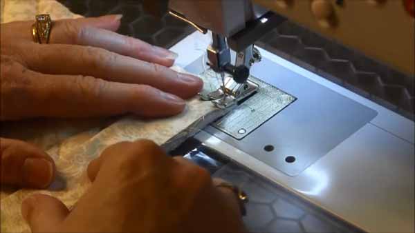 Machine Binding a Pot holder - Sew quarter inch seam