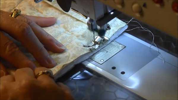 Machine Binding a Pot holder - Sew Second Side