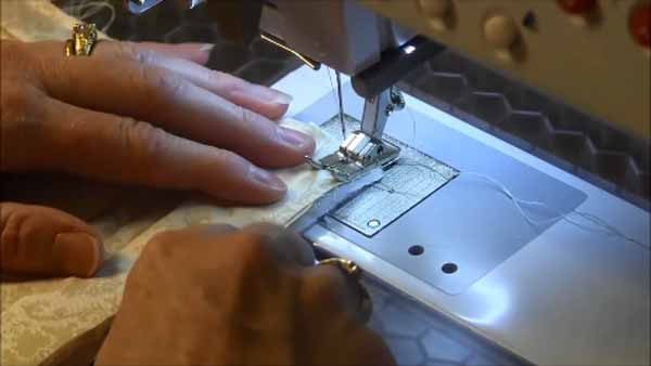 Machine Binding a Pot holder - Start quarter inch from edge