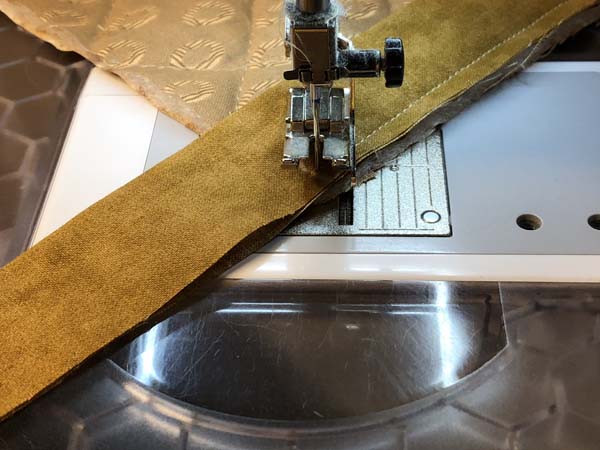 Mitered Corner 5 Lift Foot and Pivot