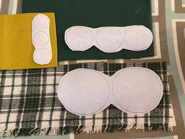 Penny Rug Circle templates with fabric