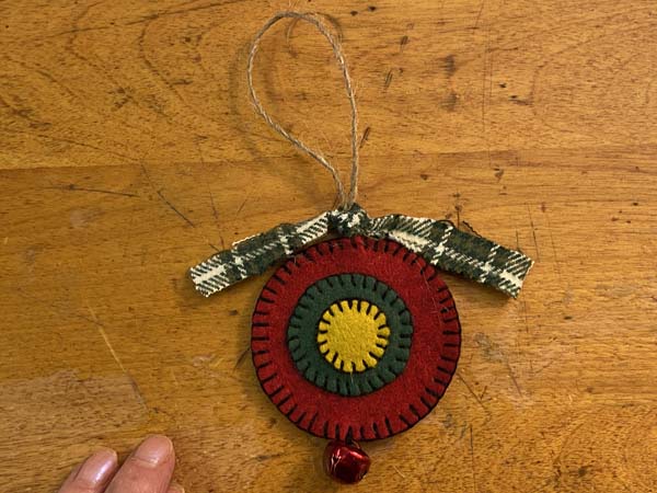 Penny Rug Ornament 33 tie on fabric