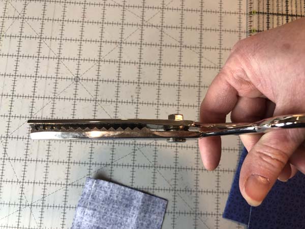 Pinked Seam 4 Show Right Handed Pinking Shears